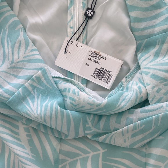 NWT Beautiful Summery Strappy Palm Leaf Print Jumpsuit Size Small - Picture 7 of 9